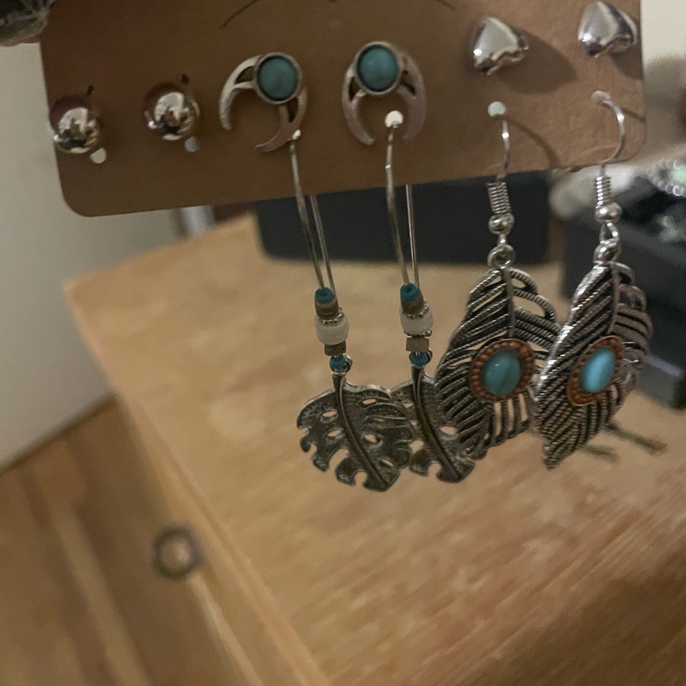 Jewelry - Picture 2 of 7